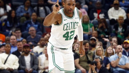 还没搞定库明加！队记：霍福德和其他老将正悄悄要勇士的明确答复