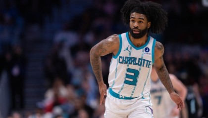 CCTV5在线直播-黄蜂主帅：科比·怀特是优秀持球手 对米勒三球克尼佩尔帮助很大