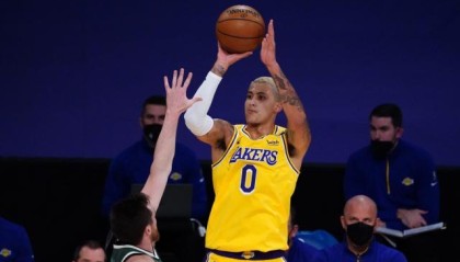 库兹马拉开枪栓持续发威，攻防两端扛大旗倍感骄傲