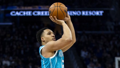 NBA直播-但凡投中几个呢！格威6投全铁&amp;赛恩·詹姆斯2中0 二人一分未得